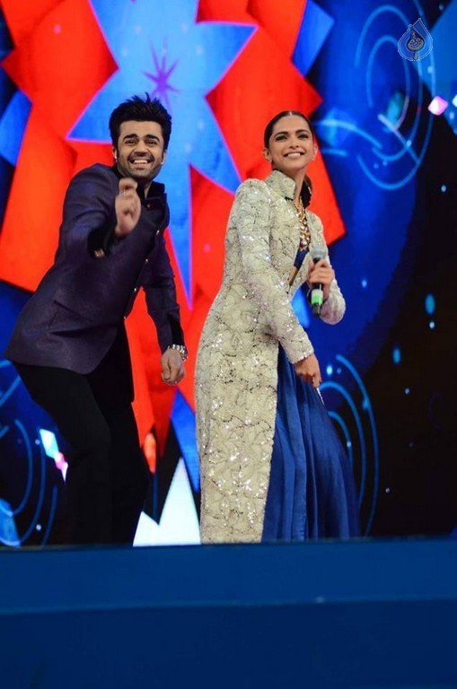Mumbai Police Melawa Umang Red Carpet - 27 / 37 photos