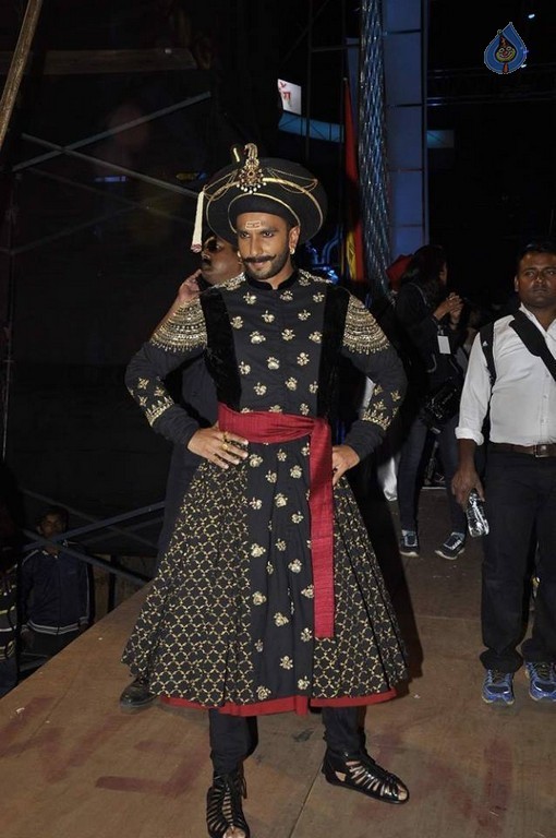 Mumbai Police Melawa Umang Red Carpet - 33 / 37 photos