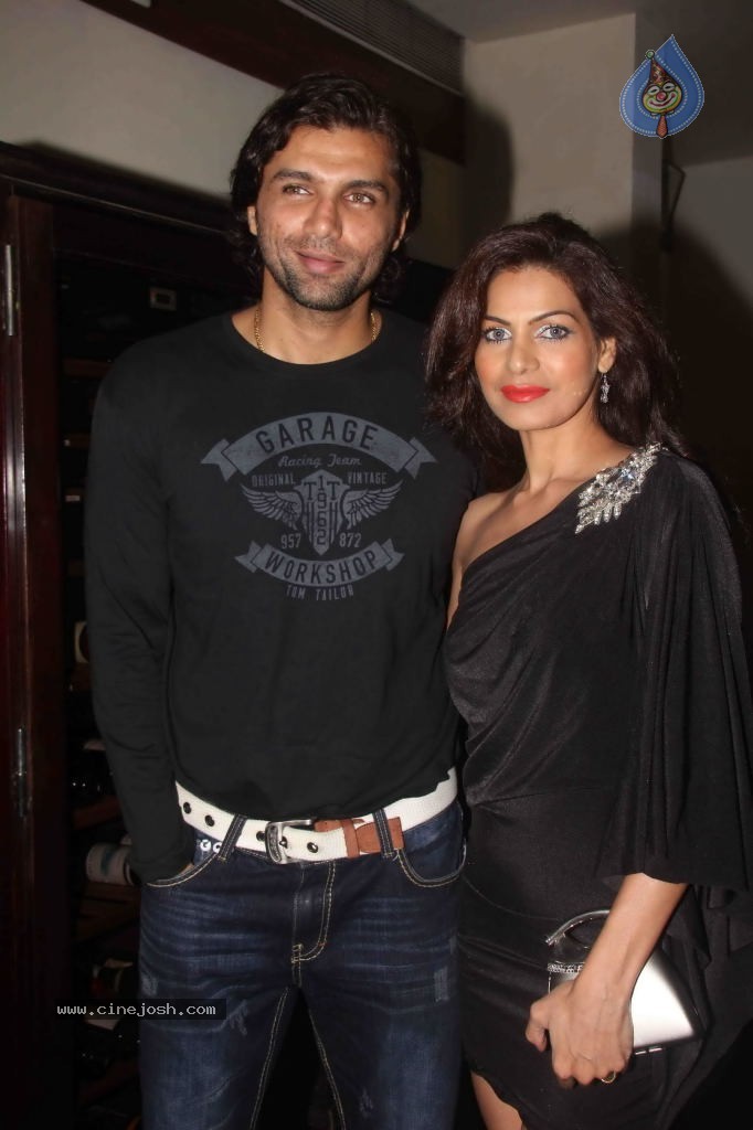 Munisha Khatwani Birthday Party 2011 - 24 / 81 photos