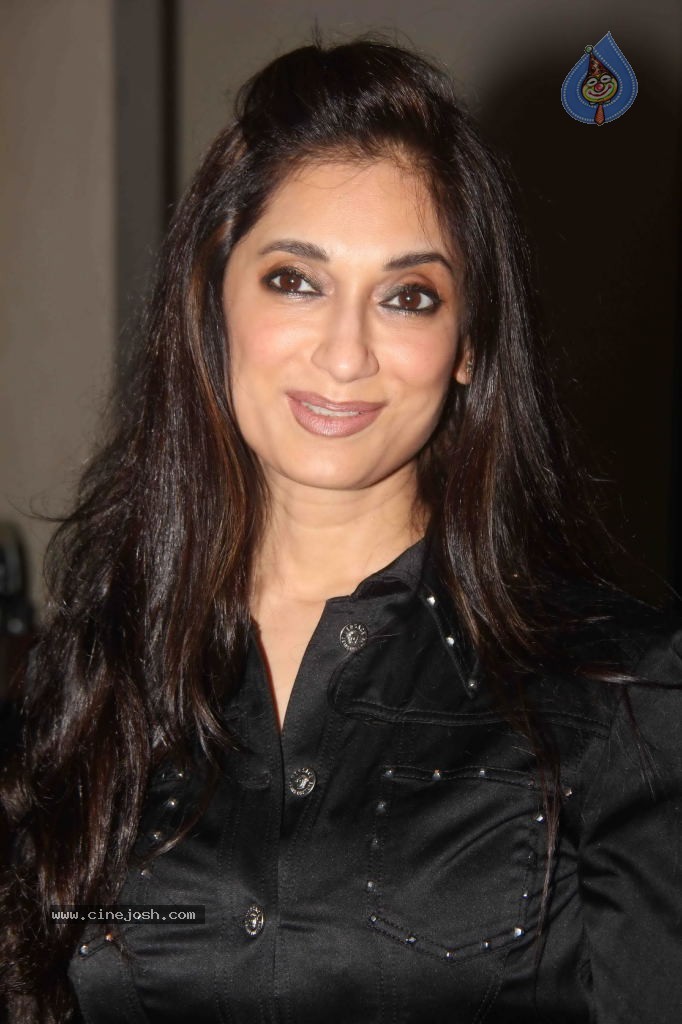 Munisha Khatwani Birthday Party 2011 - 32 / 81 photos