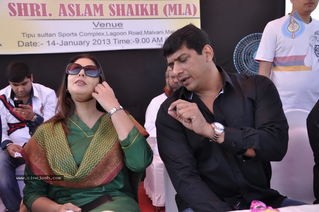 Nagma at Kite Flying Competition  - 15 / 48 photos