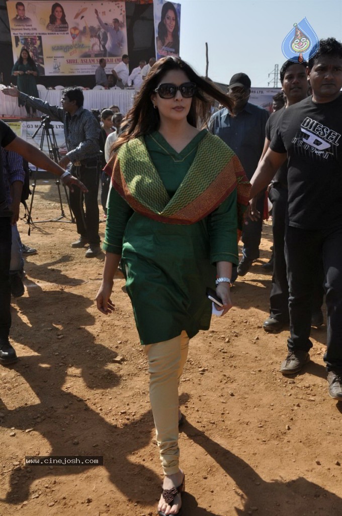 Nagma at Kite Flying Competition  - 16 / 48 photos