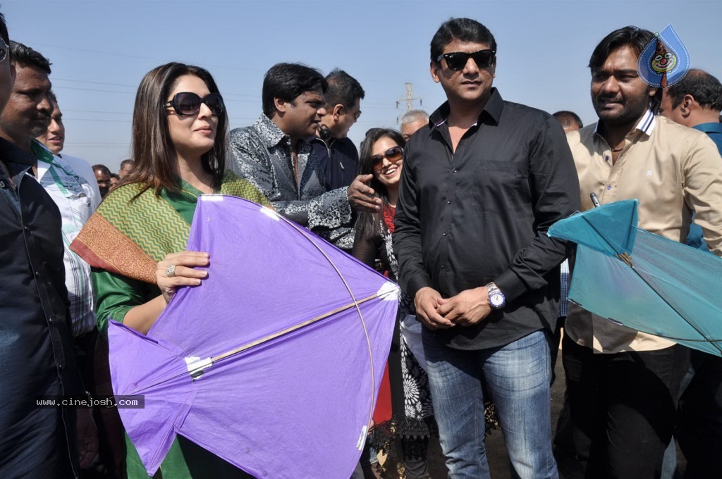 Nagma at Kite Flying Competition  - 18 / 48 photos