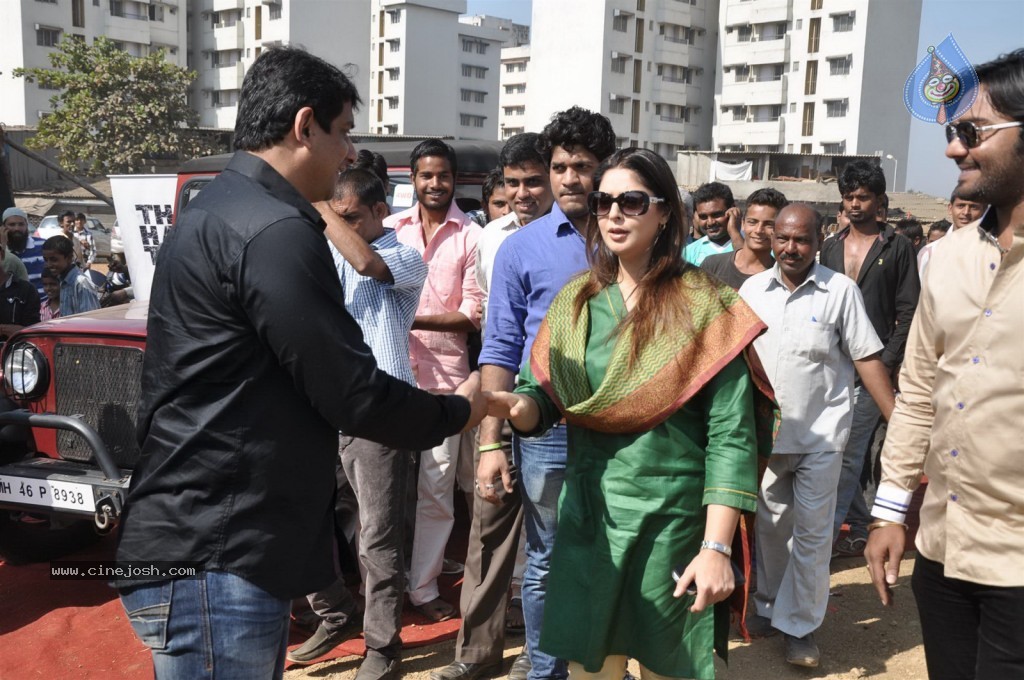 Nagma at Kite Flying Competition  - 25 / 48 photos