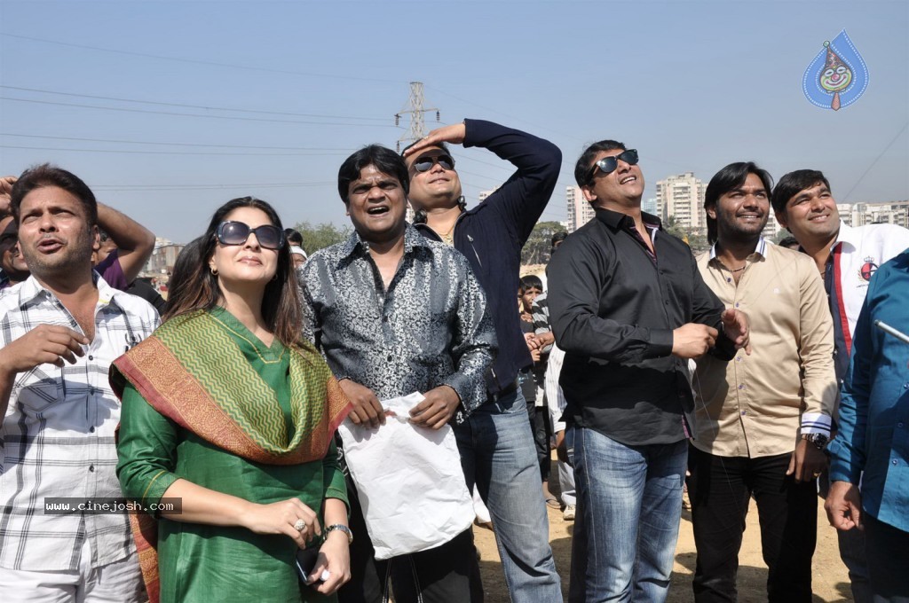 Nagma at Kite Flying Competition  - 36 / 48 photos
