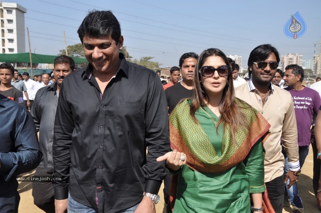 Nagma at Kite Flying Competition  - 47 / 48 photos