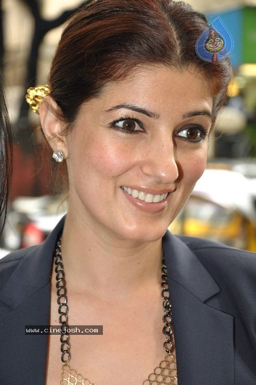 Neelam kothari outlet jewellery online