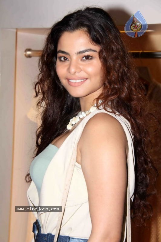 Neeta Lulla Collection Showcase - 26 / 59 photos