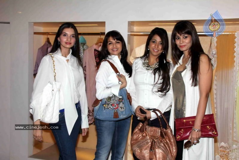 Neeta Lulla Collection Showcase - 52 / 59 photos
