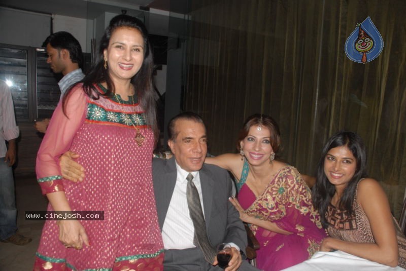 Neetu Chandra, Tanushree Dutta at Apartment film 1st look launch - 43 / 46 photos