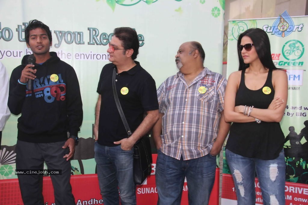 Neha Dhupia at 92.7 FM Cyclogreen Marathon Event - 2 / 40 photos