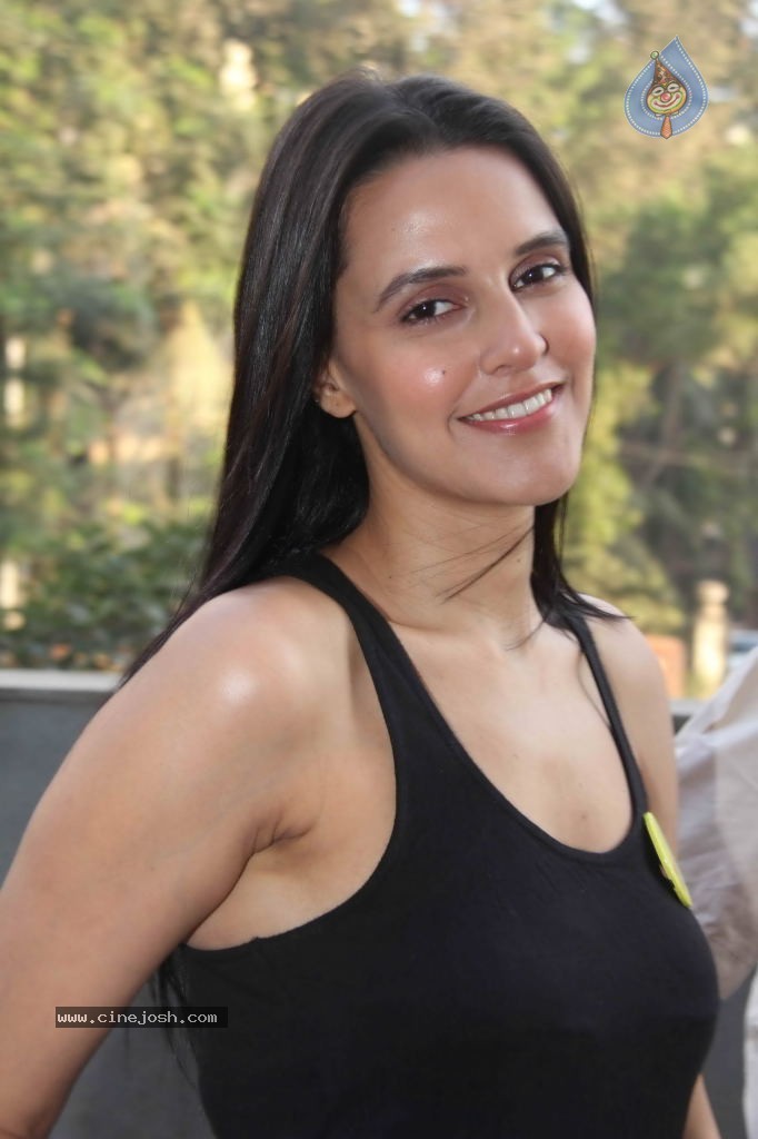 Neha Dhupia at 92.7 FM Cyclogreen Marathon Event - 3 / 40 photos