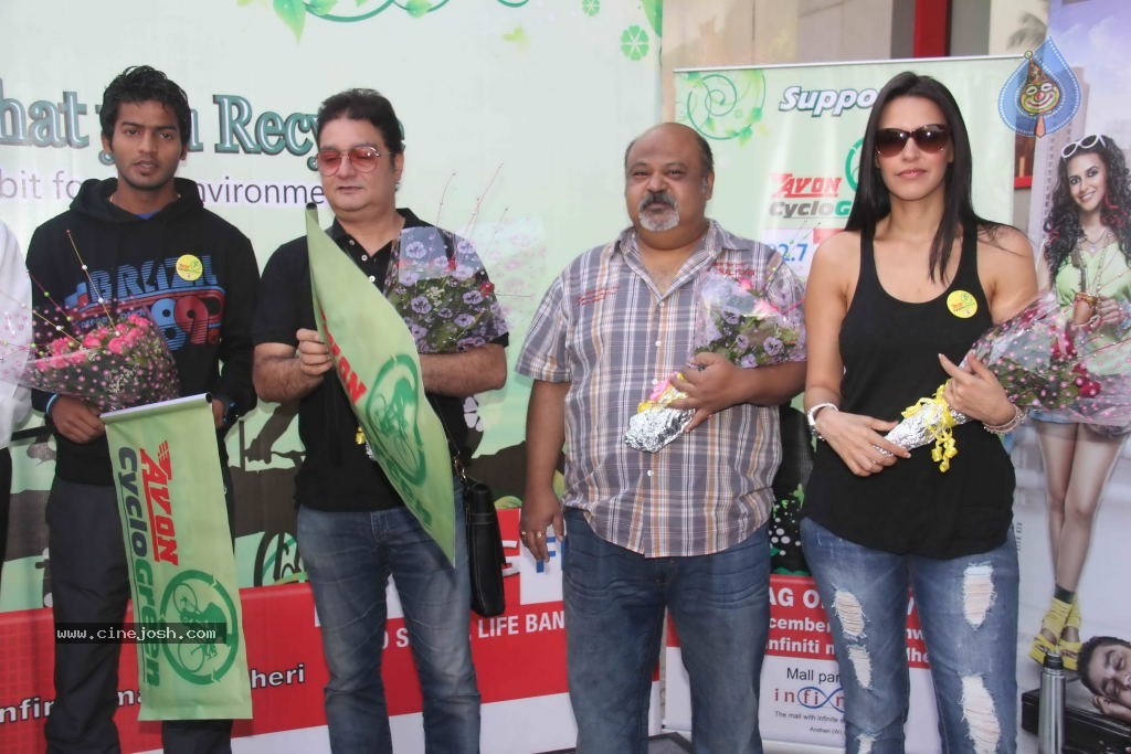 Neha Dhupia at 92.7 FM Cyclogreen Marathon Event - 19 / 40 photos