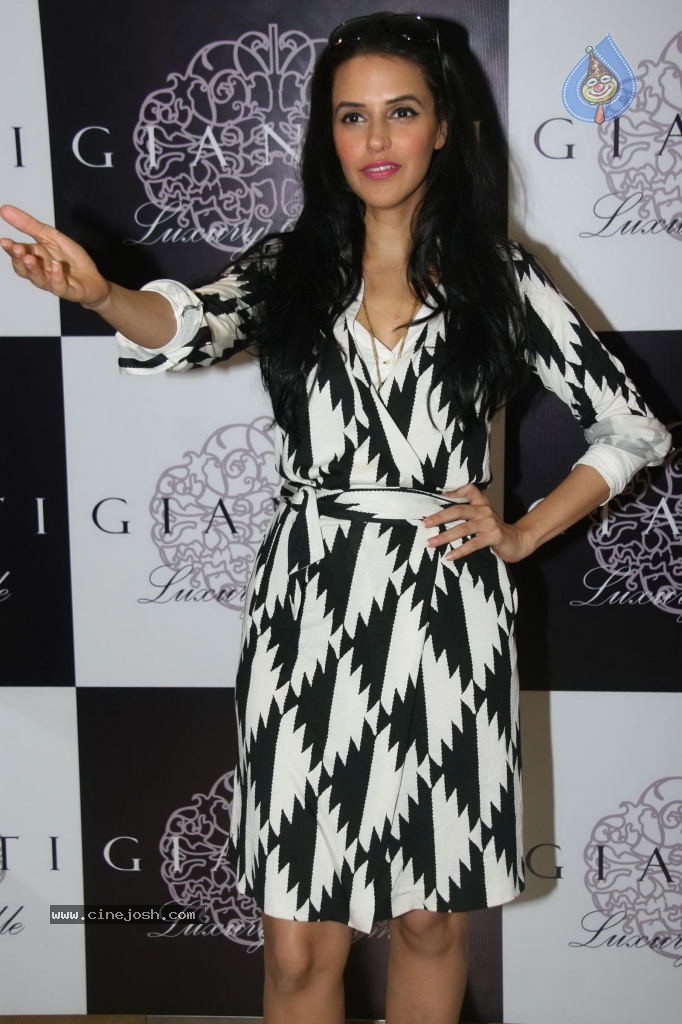 Neha Dhupia at Gianti Event - 16 / 28 photos