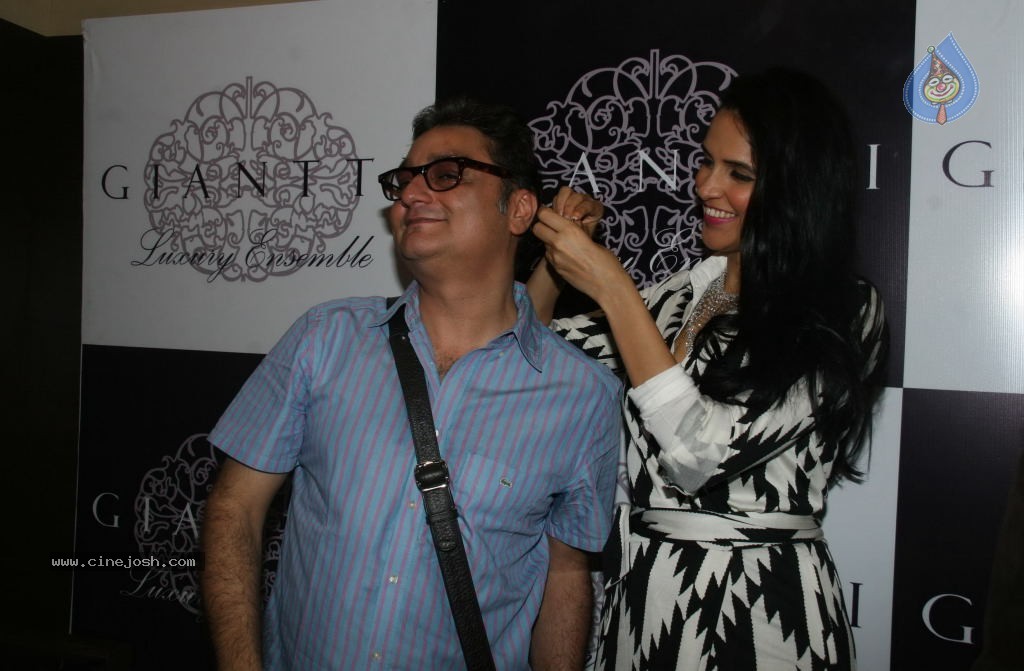 Neha Dhupia at Gianti Event - 21 / 28 photos