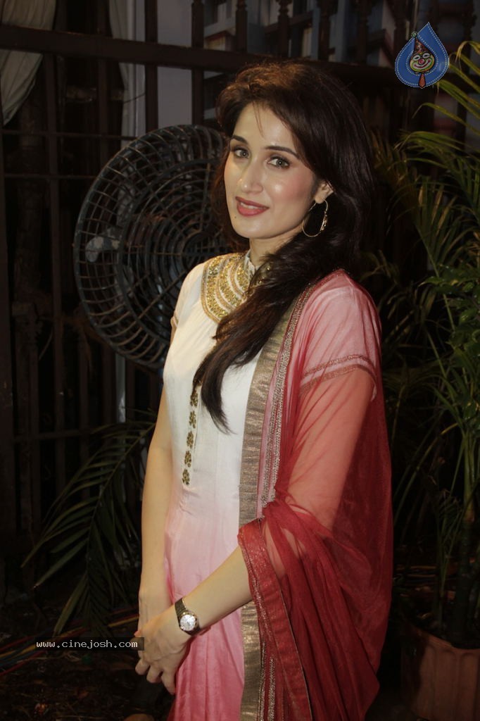 Neha Dhupia Promotes Rush - 10 / 28 photos