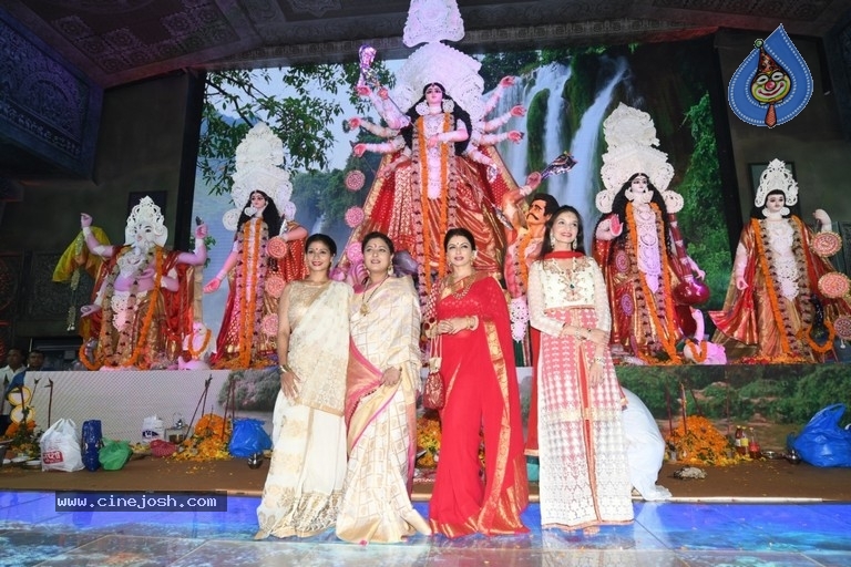 North Bombay Sarbojanin Durga Puja Samity 2017 - 16 / 26 photos