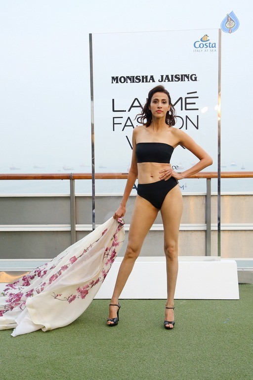 Opening Of Lakme Fashion Week - 30 / 80 photos