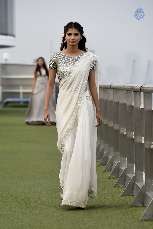 Opening Of Lakme Fashion Week - 32 / 80 photos