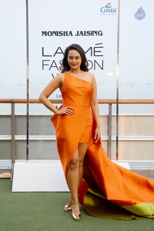 Opening Of Lakme Fashion Week - 55 / 80 photos
