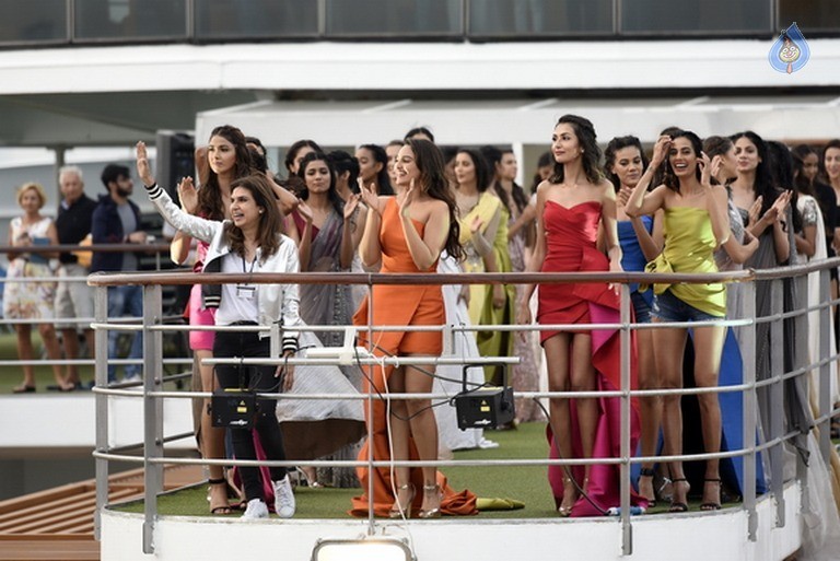 Opening Of Lakme Fashion Week - 76 / 80 photos