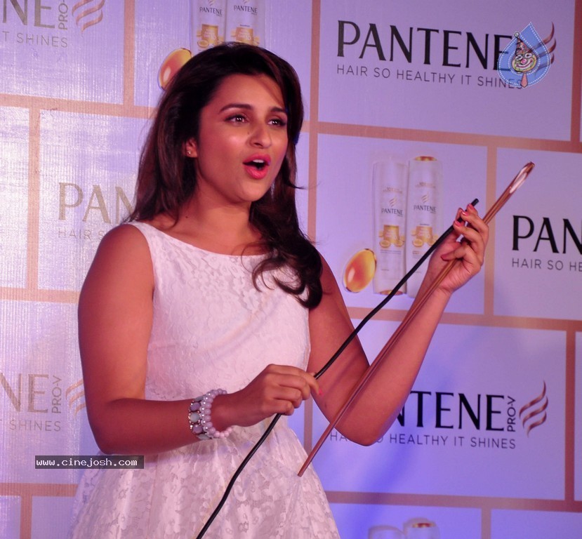 Parineeti Chopra at Pantene Event - 7 / 27 photos