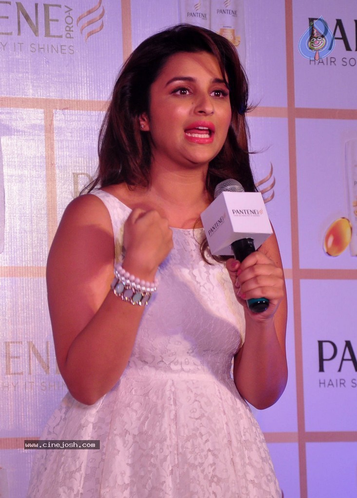 Parineeti Chopra at Pantene Event - 13 / 27 photos