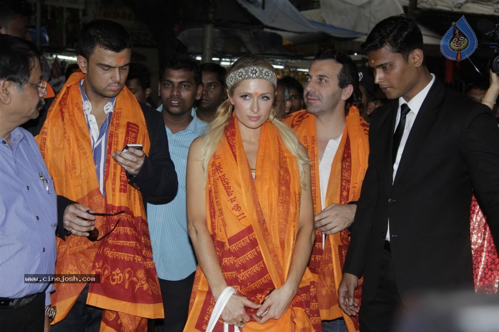 Paris Hilton at Siddhivinayak Temple n Ashray NGO - 6 / 66 photos