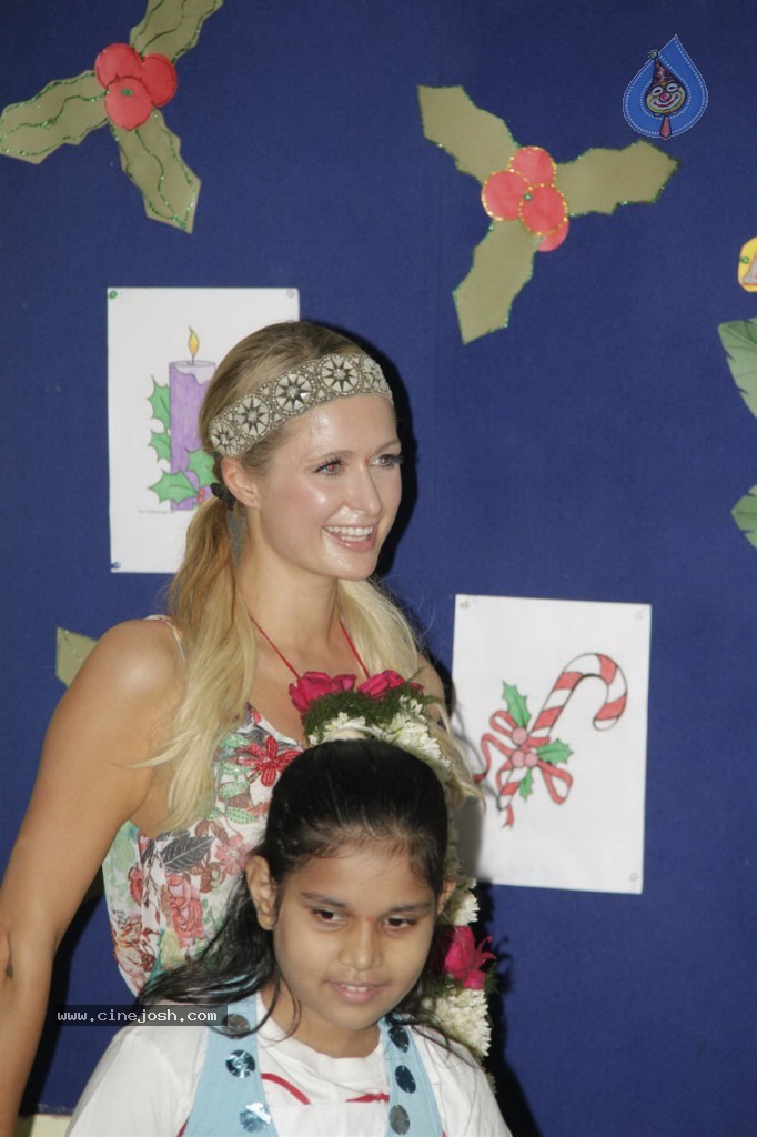 Paris Hilton at Siddhivinayak Temple n Ashray NGO - 9 / 66 photos