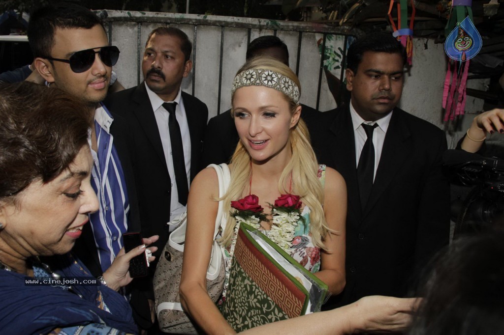 Paris Hilton at Siddhivinayak Temple n Ashray NGO - 12 / 66 photos