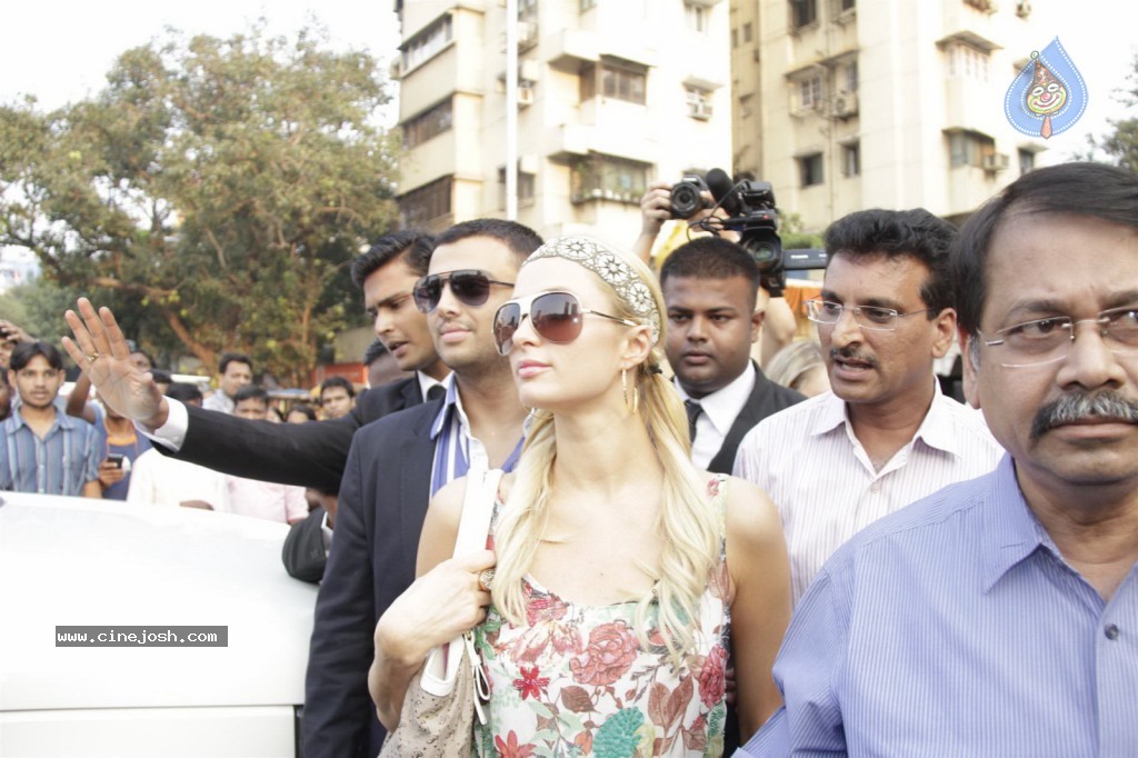 Paris Hilton at Siddhivinayak Temple n Ashray NGO - 22 / 66 photos
