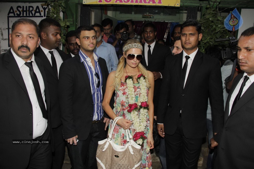 Paris Hilton at Siddhivinayak Temple n Ashray NGO - 29 / 66 photos