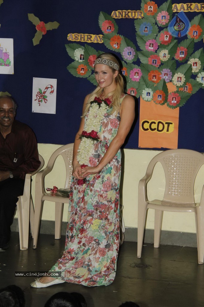 Paris Hilton at Siddhivinayak Temple n Ashray NGO - 42 / 66 photos