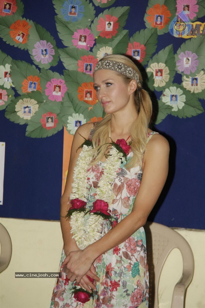 Paris Hilton at Siddhivinayak Temple n Ashray NGO - 49 / 66 photos