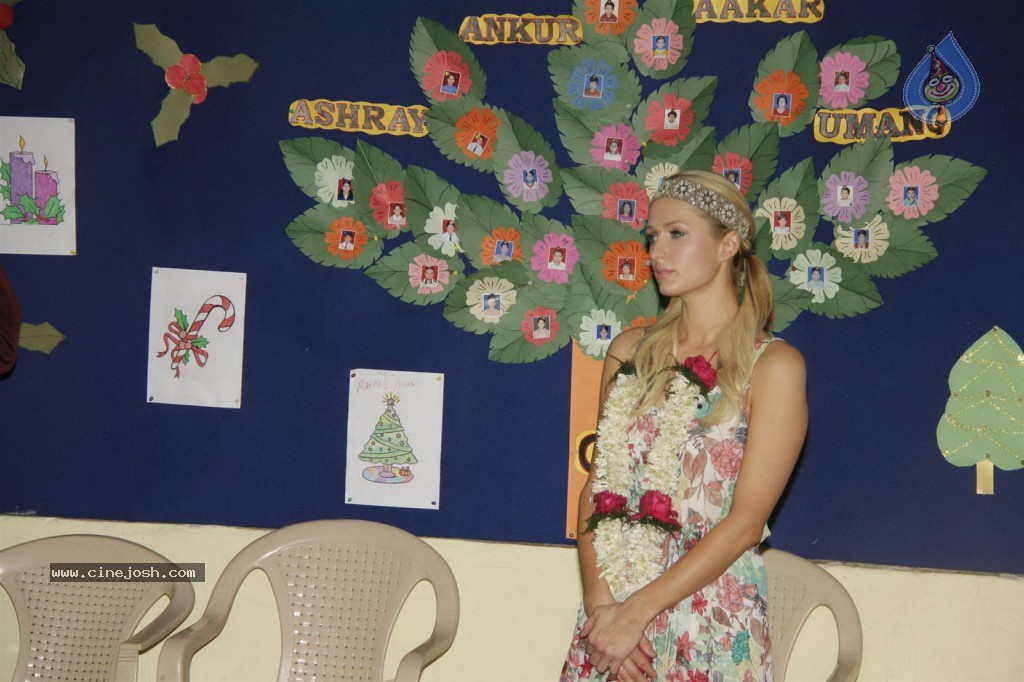 Paris Hilton at Siddhivinayak Temple n Ashray NGO - 60 / 66 photos
