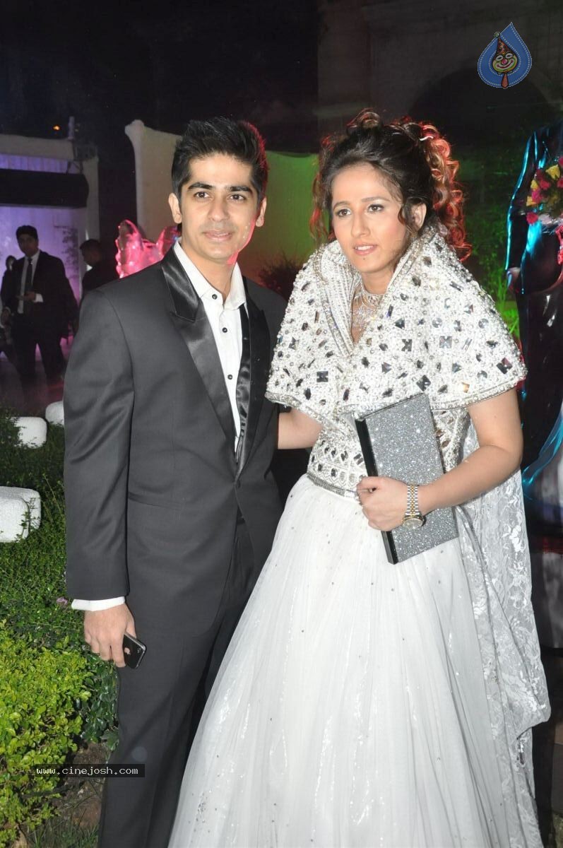 Parvez Lakdawala Daughter Wedding - 31 / 52 photos