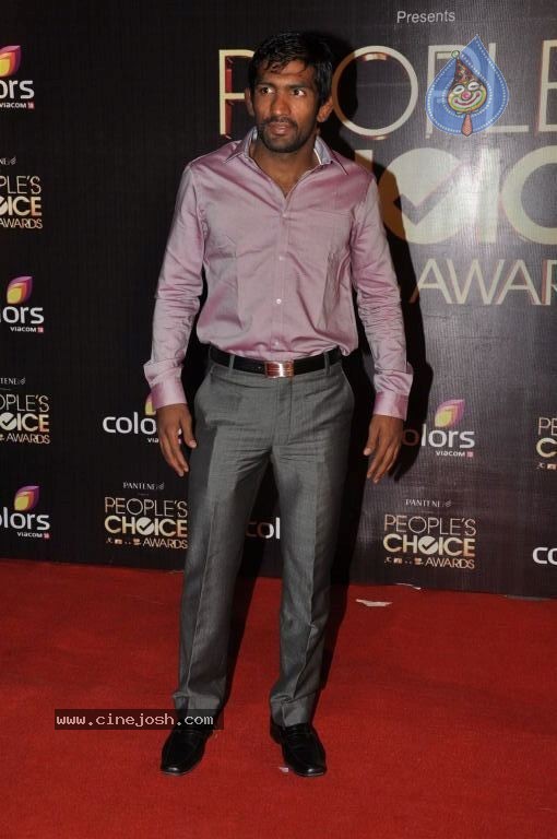 Hot Bolly Celebs at People's Choice Awards 2012 - 2 / 150 photos