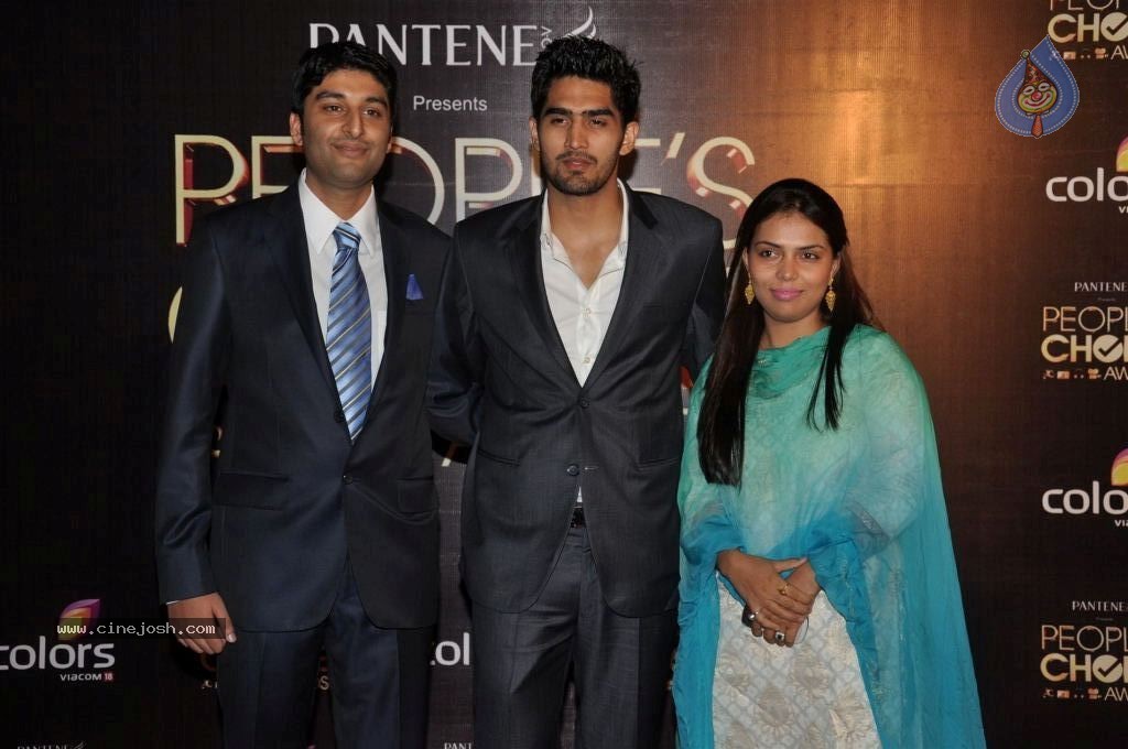 Hot Bolly Celebs at People's Choice Awards 2012 - 30 / 150 photos