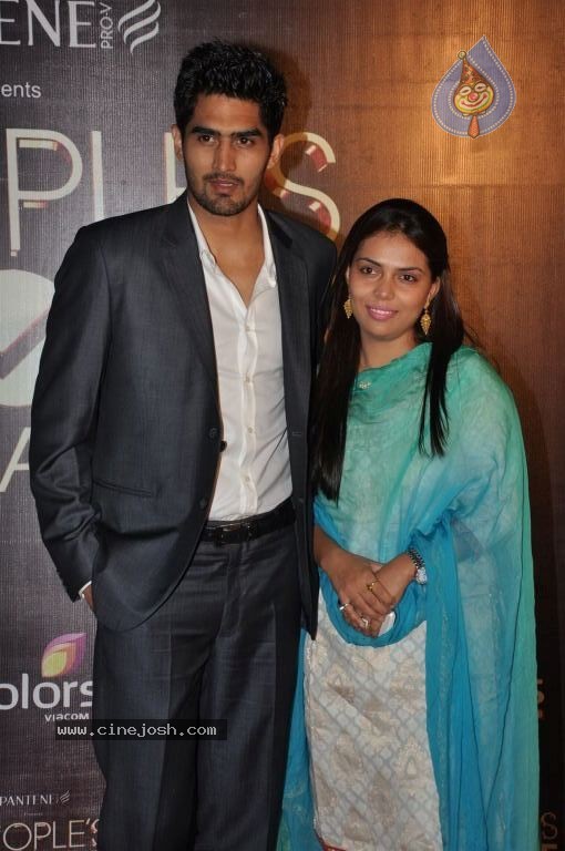 Hot Bolly Celebs at People's Choice Awards 2012 - 72 / 150 photos
