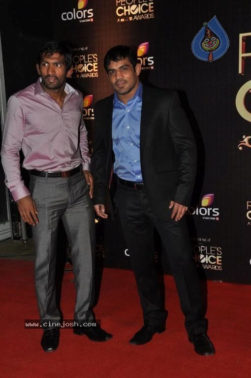 Hot Bolly Celebs at People's Choice Awards 2012 - 89 / 150 photos