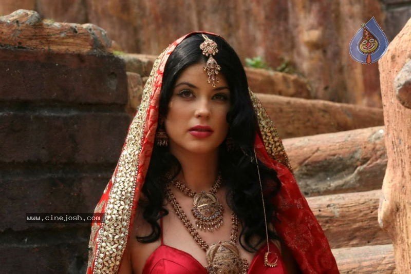 Umair Zafar Collection Photos - 10 / 45 photos