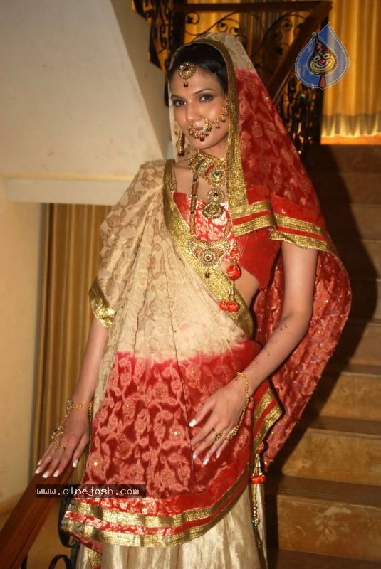 Umair Zafar Collection Photos - 22 / 45 photos