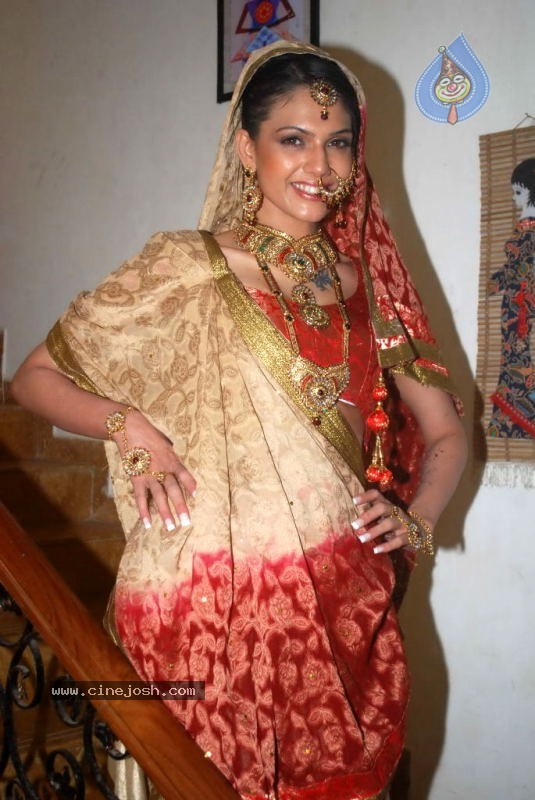 Umair Zafar Collection Photos - 24 / 45 photos