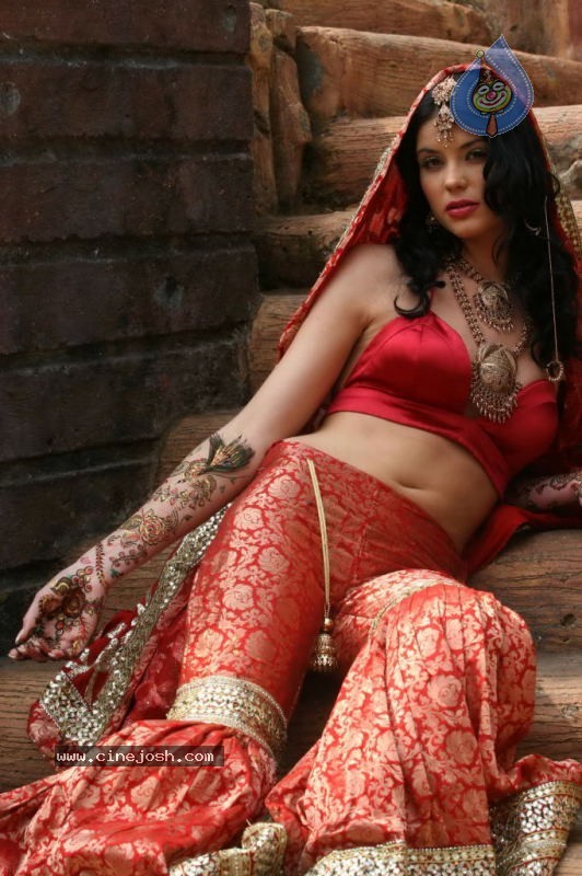Umair Zafar Collection Photos - 25 / 45 photos