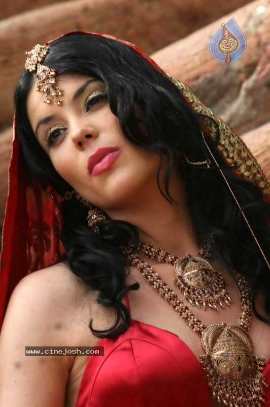 Umair Zafar Collection Photos - 32 / 45 photos