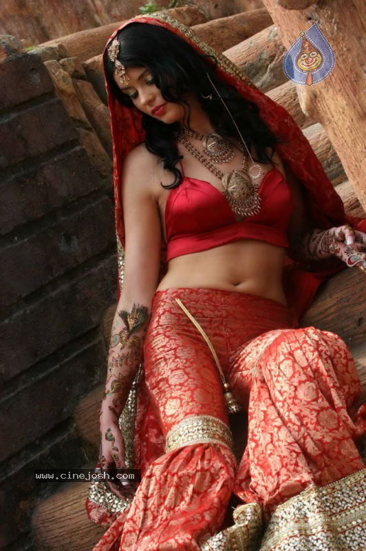 Umair Zafar Collection Photos - 33 / 45 photos