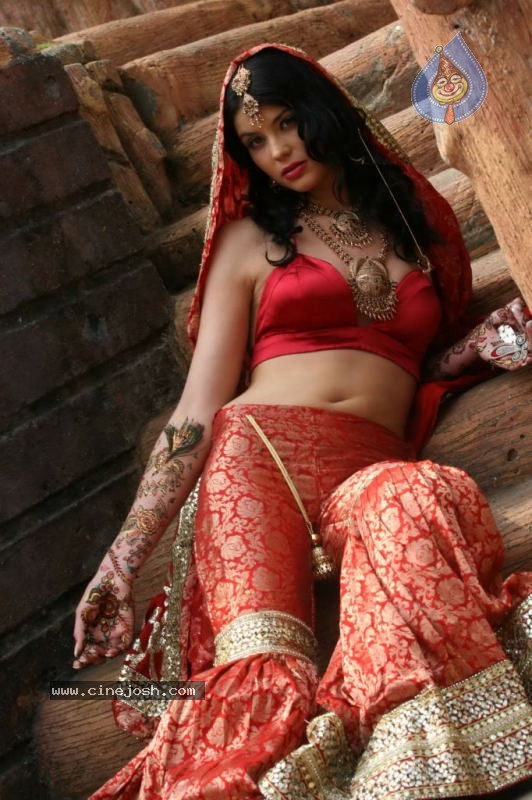 Umair Zafar Collection Photos - 37 / 45 photos