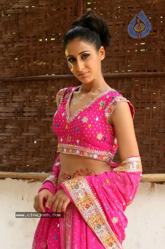 Umair Zafar Collection Photos - 39 / 45 photos