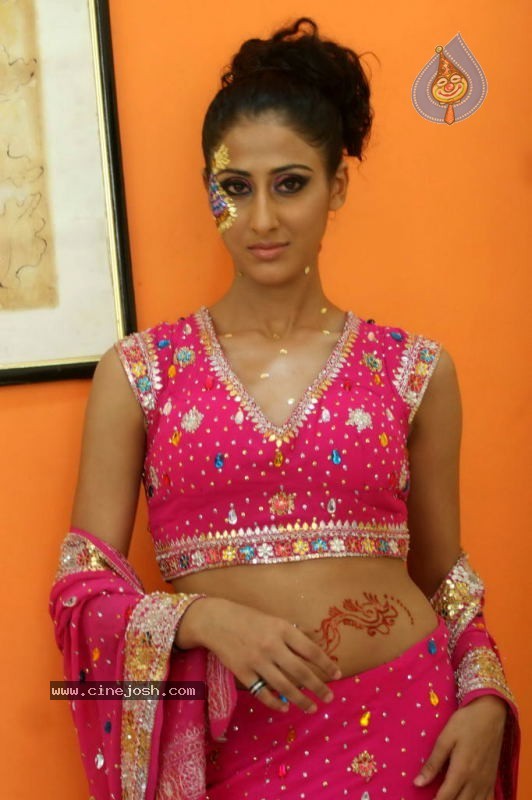 Umair Zafar Collection Photos - 42 / 45 photos