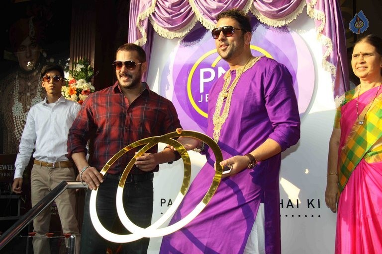PNG Jewellers logo Launch - 14 / 30 photos